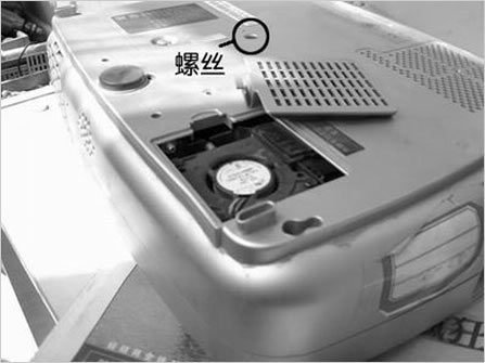 恢复亮度 投影机内部拆解清洗方法