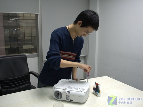 降价定会缩水？NEC投影机拆解视频评测 