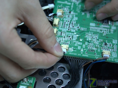 降价定会缩水？NEC投影机拆解视频评测 