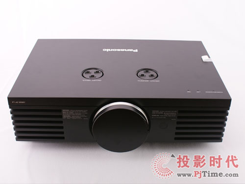 松下PT-AE3000C投影机整体外观