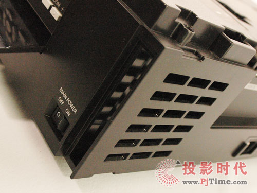 松下PT-AE3000C投影机防尘设计
